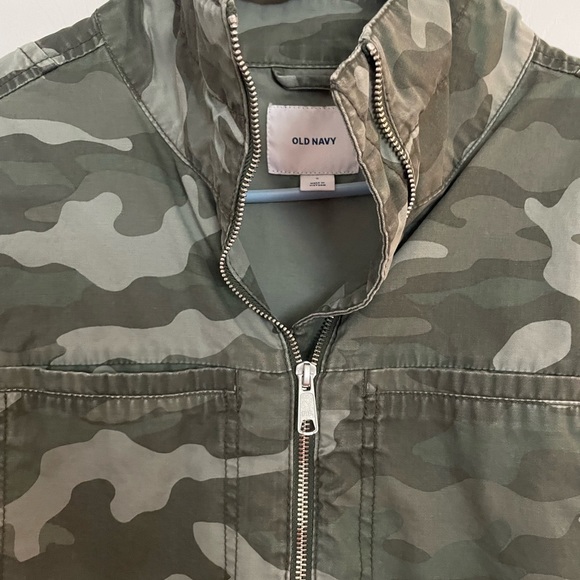 Women’s Old Navy camouflage jacket. Size Small - Picture 3 of 3